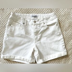 Woman’s white cuffed shorts size 6